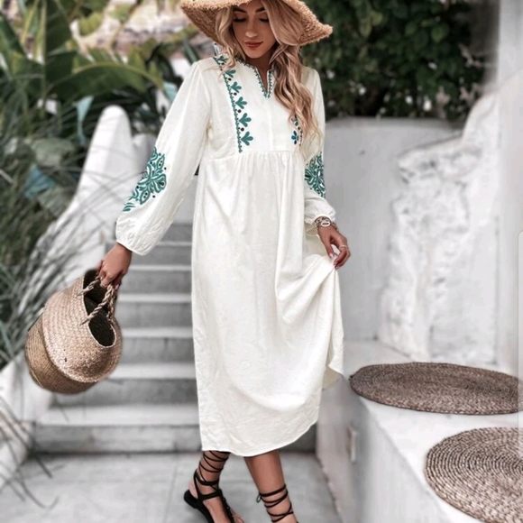 BOHO white dress teal embroidery lantern sleeves - Picture 4 of 7